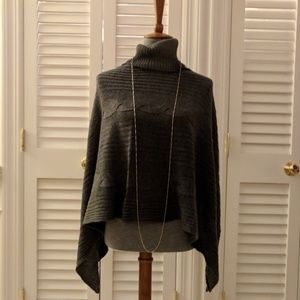 Knitted poncho / sweater